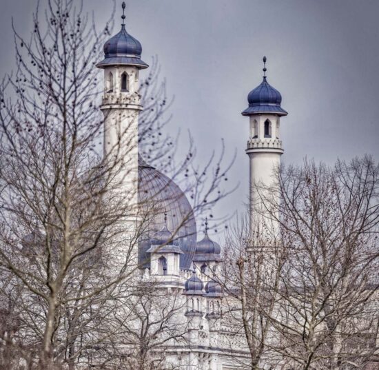 Die Minarette der Wilmersdorfer Moschee. Spannende Geschichten und Fakten zur Historie dieses Gotteshauses. Ein versteckter Traum. Interessant für Jeden. Diese außergewöhnliche Stadtführung / Architekturführung zu dem ungewöhnlichen Sakralbau wurde konzipiert und wird präsentiert von Christian Fessel / Mann mit Hut Touren, dem langjährigen Leiter der "Infostation Siemensstadt" für das UNESCO-Weltkulturerbe.