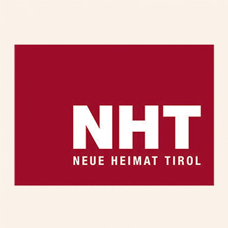 Das Logo der Neue Heimat Tirol. Private Architekturführung von Mann mit Hut Touren